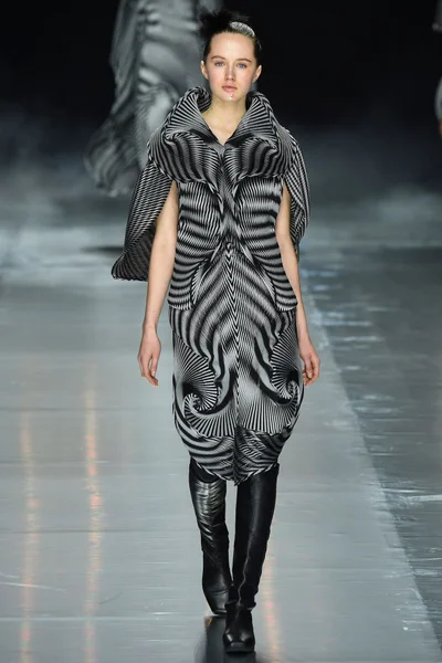 Look 37